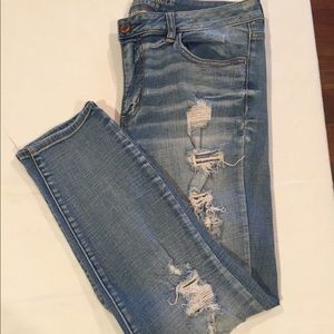 American Eagle Super Stretch Distressed Jegging